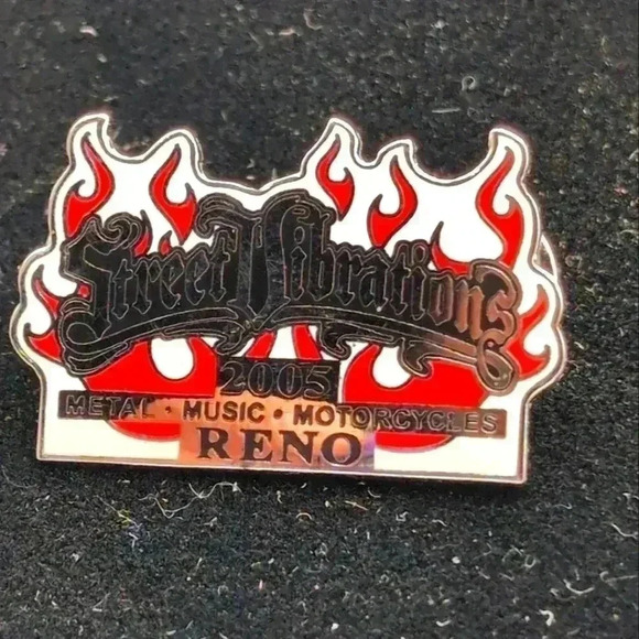 Street Vibrations 2005 Reno NV lapel hat pin Metal - Music - Motorcycles - Picture 1 of 3